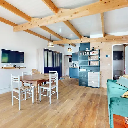 2 Bedroom Cozy In Ault Holiday home
