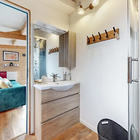 2 Bedroom Cozy In Ault Holiday home *